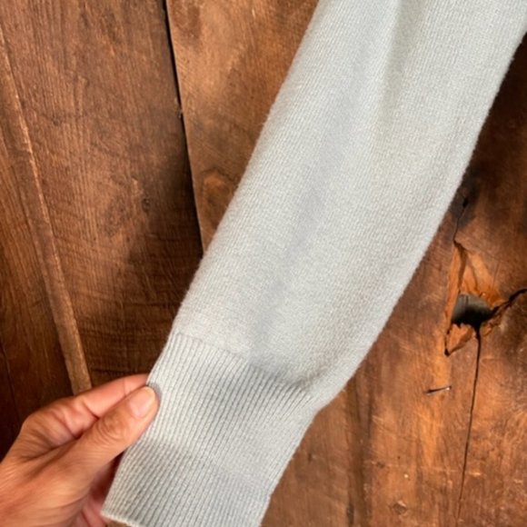 Philosophy Dusty Blue V-Neck Sweater - Size Medium - Picture 6 of 12